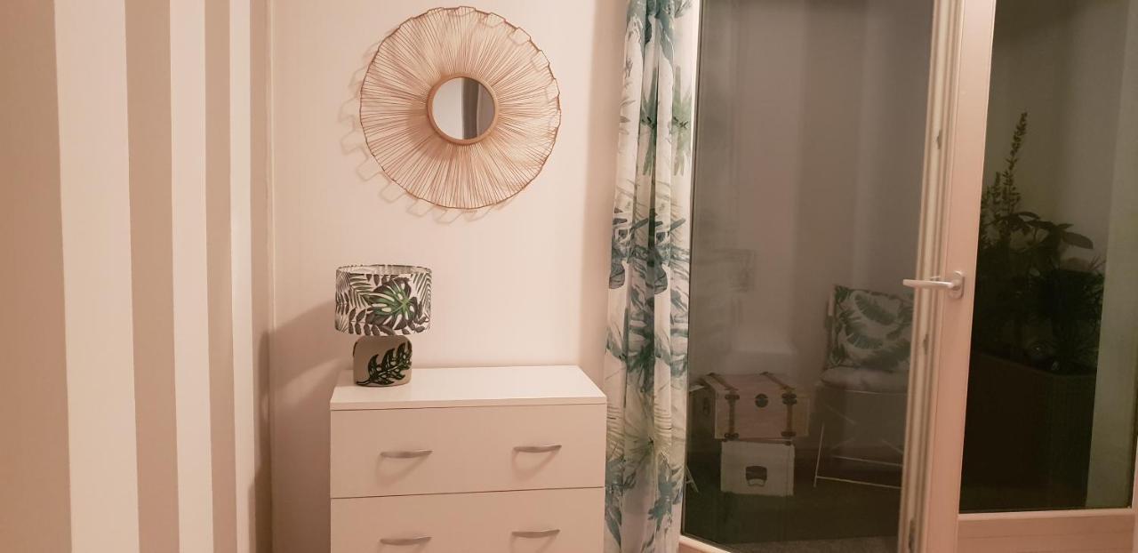 Nora Apartment พูลา ภายนอก รูปภาพ